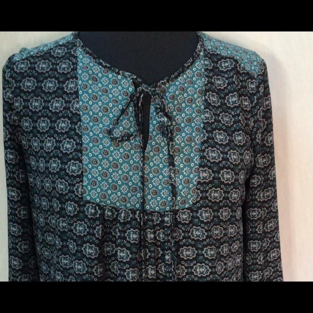 Kut from the Kloth Black,Blue peasant top size small